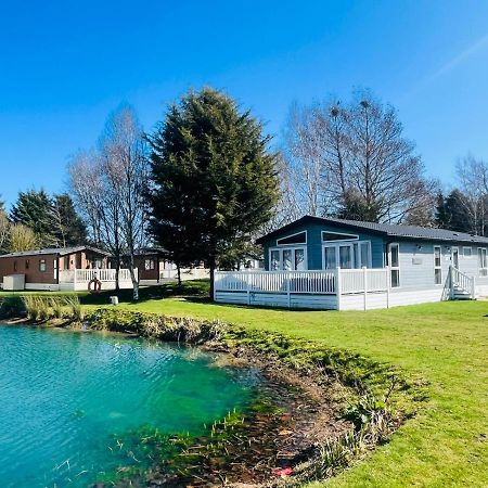 Sutton Lodge With Hot Tub York Exterior photo
