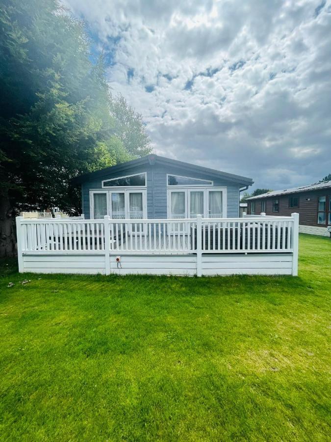 Sutton Lodge With Hot Tub York Exterior photo